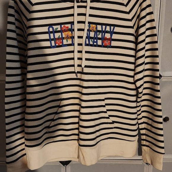 OLD NAVY GRAPHIC HOODIE SWEATSHIRT - Picture 5 of 12